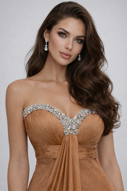 AMBRÉA – Robe de soirée longue camel drapée