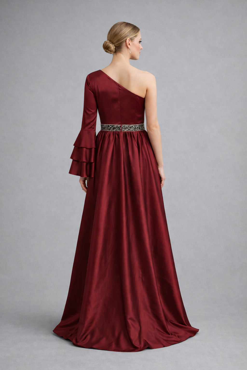 VELVET – Robe satinée manche asymétrique